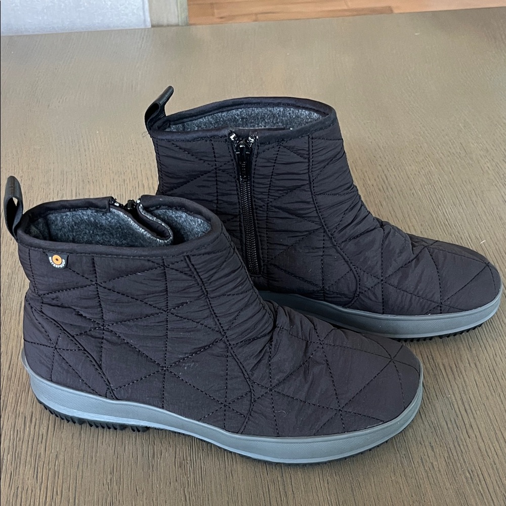 Bogs Dark Quilted Ankle Boots